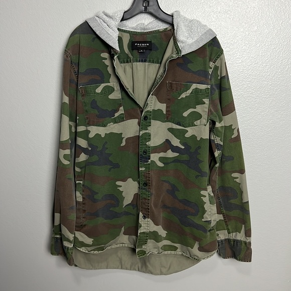 PacSun Camouflage button-down hoodie  - size large - Picture 4 of 4